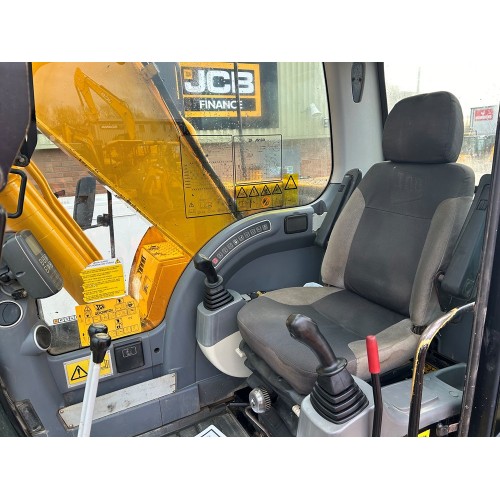 2004 JCB JS130