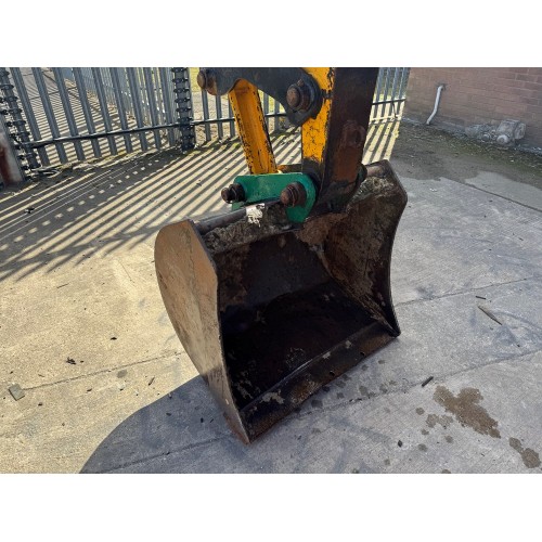 2018 JCB 8085