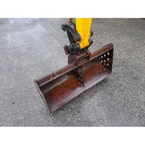 2005 JCB 8016