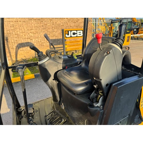 2015 JCB 8014