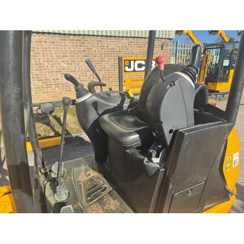 2015 JCB 8014