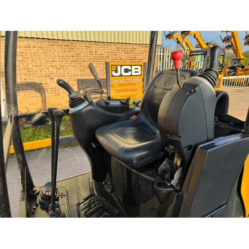 2016 JCB 8014