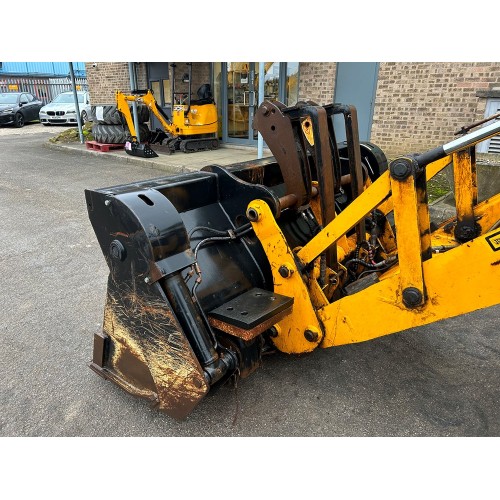 2017 JCB 3CX POTHOLE MASTER AEC