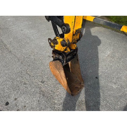 2017 JCB 8026