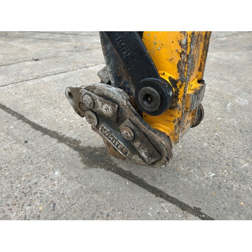 2018 JCB 8025