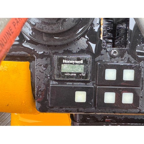 2022 JCB 8008