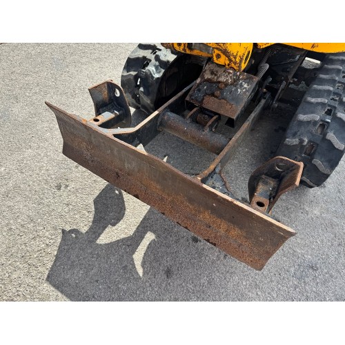 2022 JCB 8008