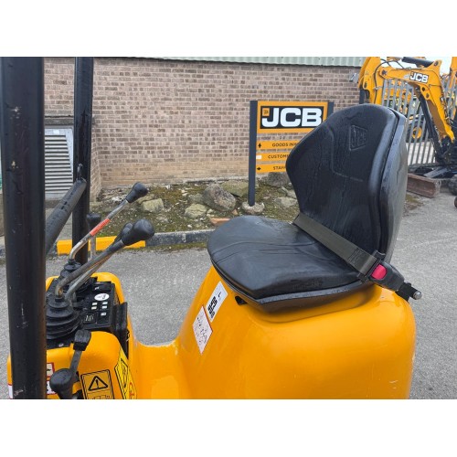 2022 JCB 8008