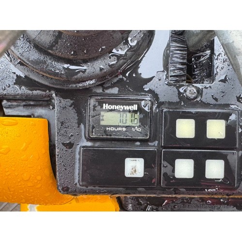 2022 JCB 8008