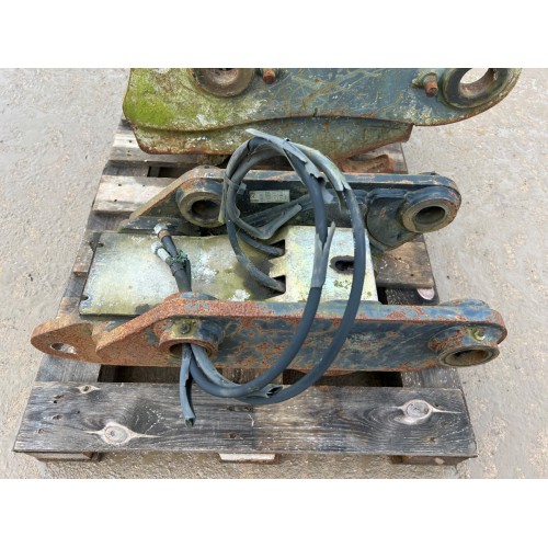 ASSORTMENT OF USED QUICK HITCHES