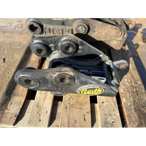 ASSORTMENT OF QUICK HITCHES